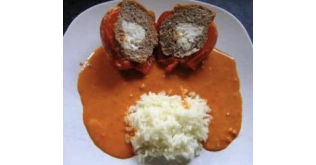 Gefüllte Paprikaschoten mit Schafskäse in Speck-Tomatensauce von ... Gefüllte Paprikaschoten mit Schafskäse in Speck-Tomatensauce von ...