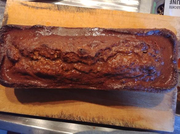 Nusskuchen mit Zimt-Zuckerglasur