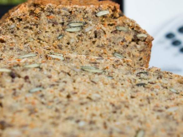 Reisbrot mit Chia-Samen / vegan / glutenfrei
