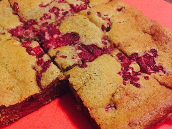 Kalorienarmer Himbeer-Haselnuss-Kuchen