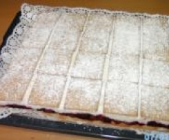 Variation von Himbeerschnitten