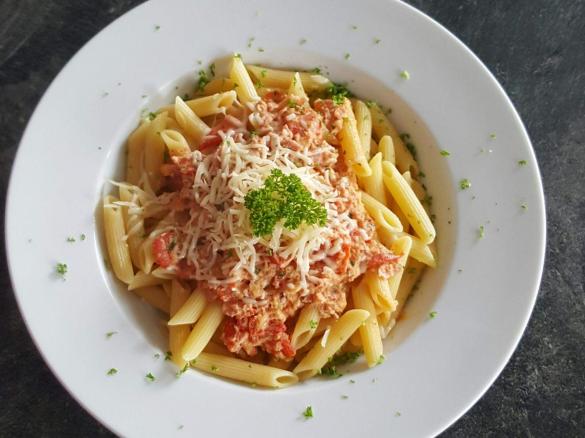 Schinken-Käse-Soße mit Nudeln