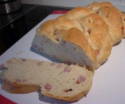 Speckzopf (Hefezopf mit Speckwürfel)
