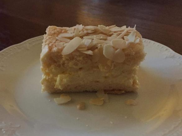 Biskuit/Bisquit mit Puddingfüllung