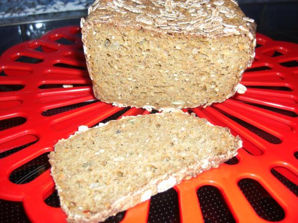 Dinkel Buchweizen Brot mit Möhren