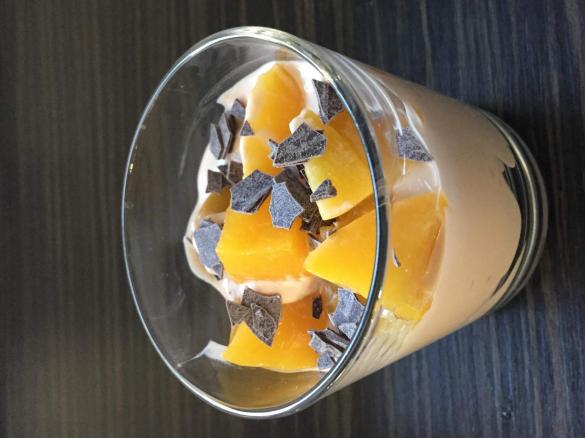 Schoko-Quark Creme mit Pfirsichen 