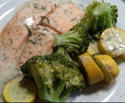Lachsfilets mit Gemüse und Dillsoße (SOS-tauglich)