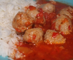 Bratwurst- Hackfleisch Bällchen in Tomaten-Paprika Soße