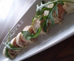 Wrap-Röllchen mit Lachs u. Rote-Zwiebel-Creme