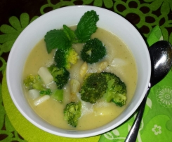 Kartoffelsuppe mit Spargel und Brokkoli