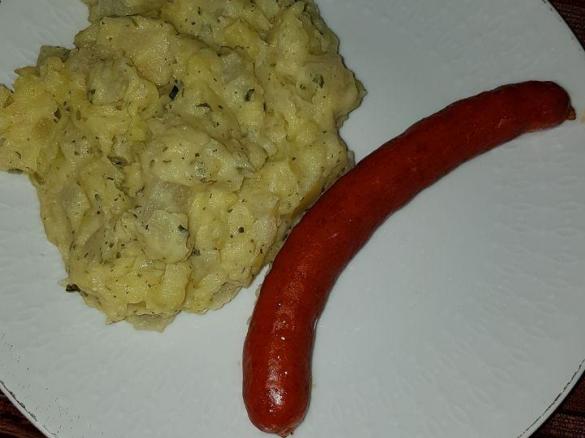 Kohlrabi-Kartoffel-Pürree mit Debreziner Würstchen