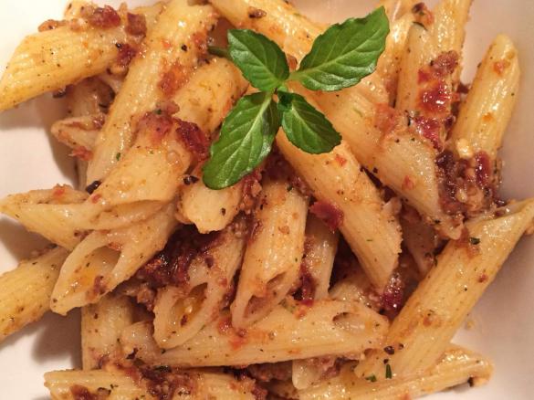 Paranuss-Pesto mit Tomaten