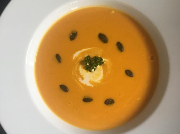 Kürbiscremesuppe mit Kokosnussmilch