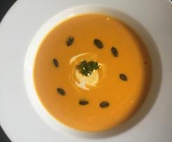 Kürbiscremesuppe mit Kokosnussmilch