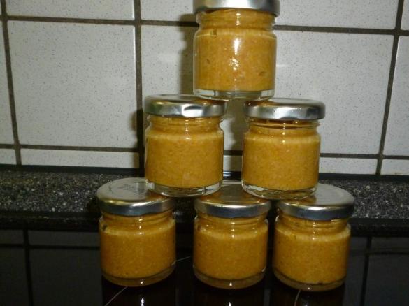 Variation von Orangensenf