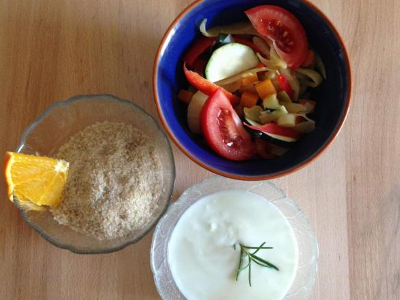 Scharfes Schmorgemüse mit kalten Orangen-Couscous und Naturjoghurt