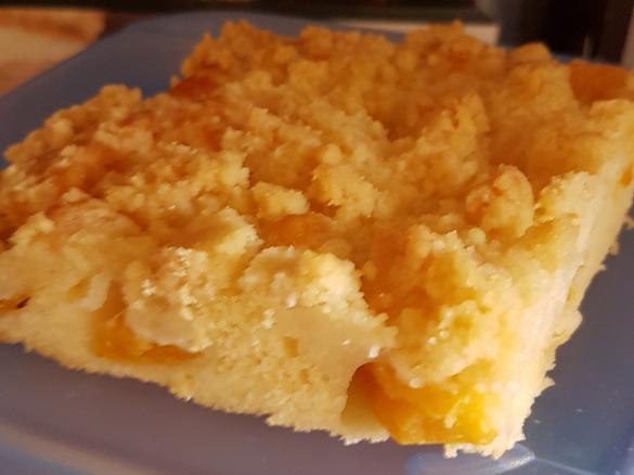 Saftiger Streuselkuchen mit Pfirsich