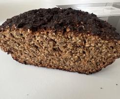 Schwarzbrot, ideal für Römertopf