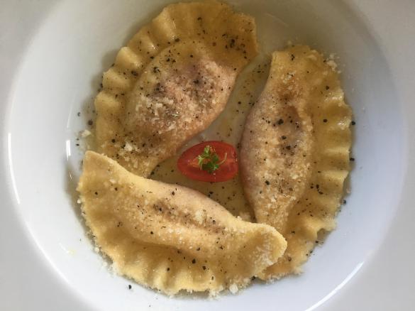Ravioli mit Grillpaprika-Mozzarella-Parmesan-Füllung
