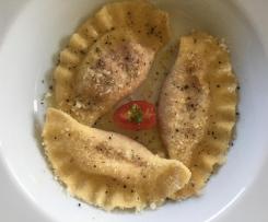 Ravioli mit Grillpaprika-Mozzarella-Parmesan-Füllung
