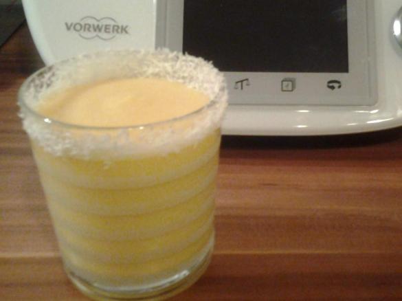  Ananas-Bananen-Smoothie mit Kokos