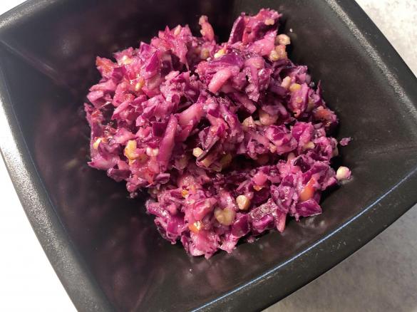 Rotkohl-Salat mit Apfel