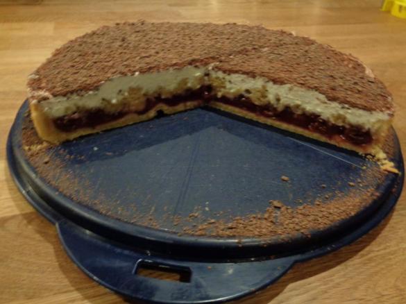Sauerkirschkuchen mit Sahnehaube