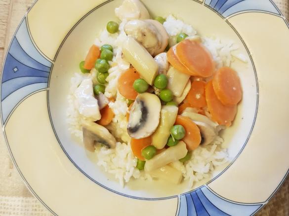 Hühnerfrikassee mit Reis