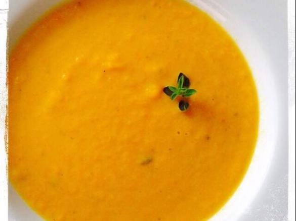 MöhrencremeSuppe mit Thymian aus "Leichter Genuss"