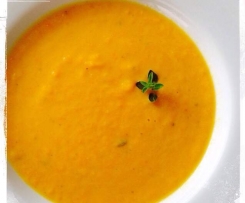 MöhrencremeSuppe mit Thymian aus "Leichter Genuss"