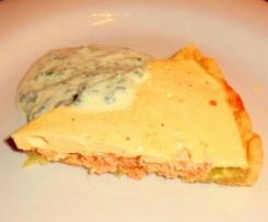 Zitronen-Lachs-Tarte mit Frühlingszwiebeln und Zitronen-Créme-fraíche
