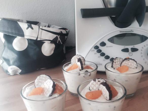 Mandarinen-Quark-Creme mit Schokoküssen