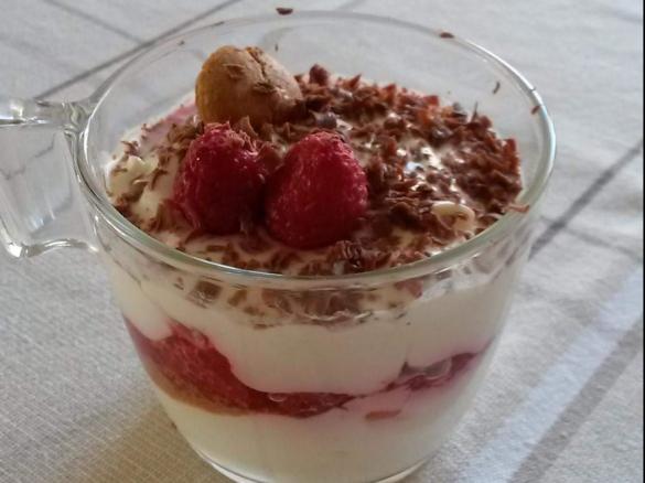 Himbeermascarponequark mit Amarettini