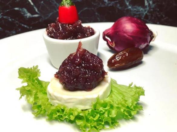 Zwiebel Chili Dattel Chutney