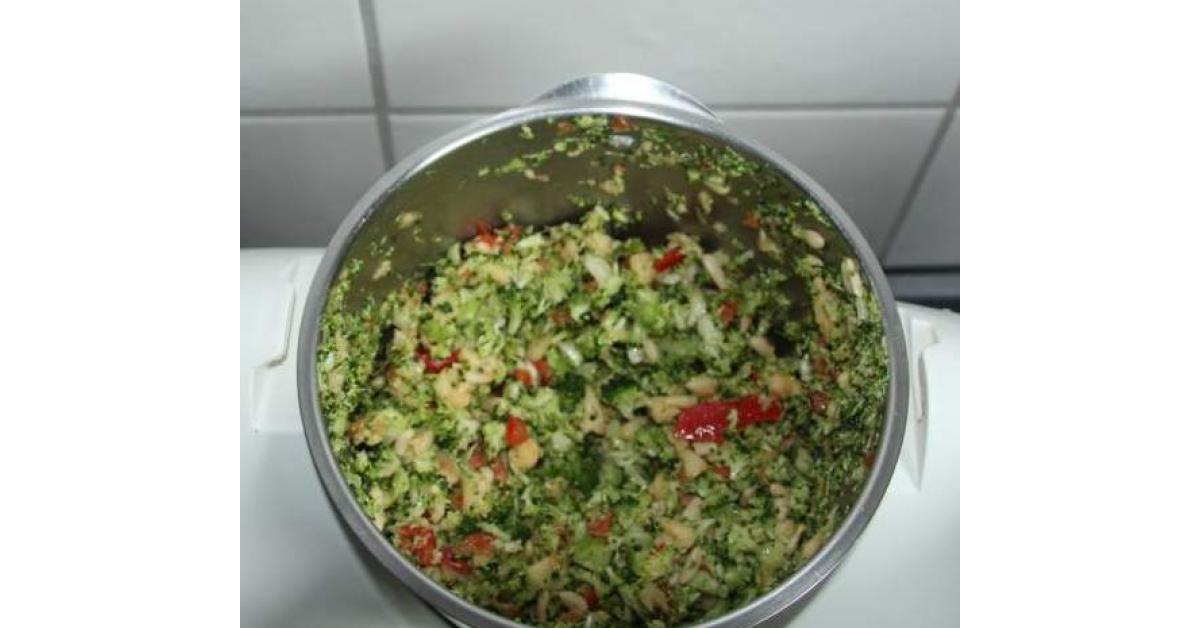 Variation von Brokkolisalat mit Sonnenblumenkernen von . Ein Thermomix ...