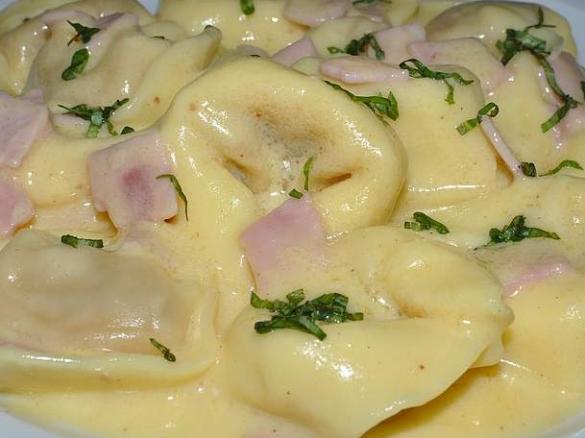 Käse-Schinken-Sahne-Sauce (für Tortellini etc.)
