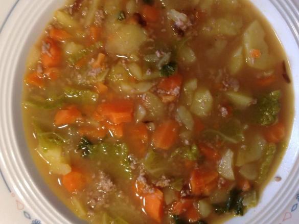 Eintopf mit Chinakohl und Hackfleisch