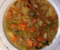 Eintopf mit Chinakohl und Hackfleisch