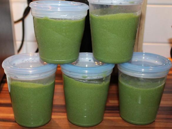 Spinat-Zucchini-Brei mit Hähnchen