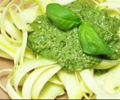 Basilikum-Pesto mit Cashewkernen