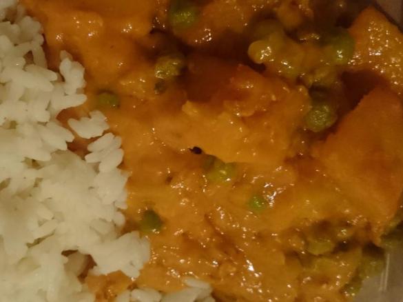Linsen, Erbsen und Kartoffel Curry