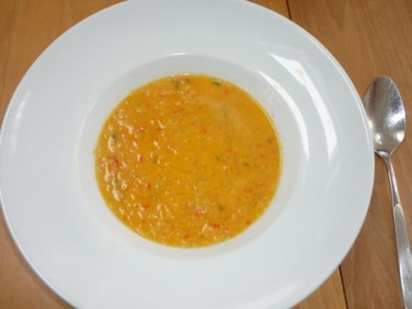 Fischsuppe mit Glasnudeln und Gemüse