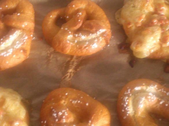 glutenfreie Laugenbrezel/Brötchen