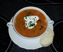 Tomatige Fischsuppe mit saurer Sahne