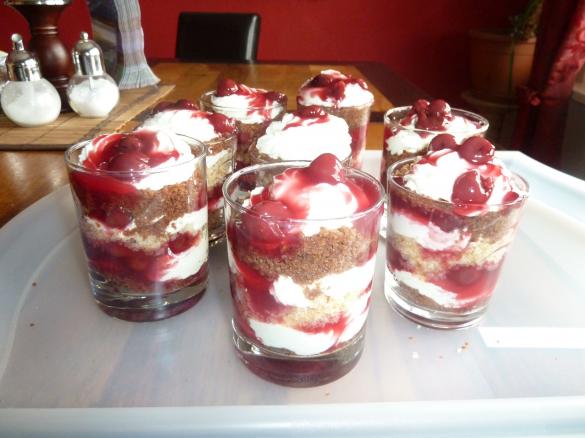 Schwarzwälder im Glas