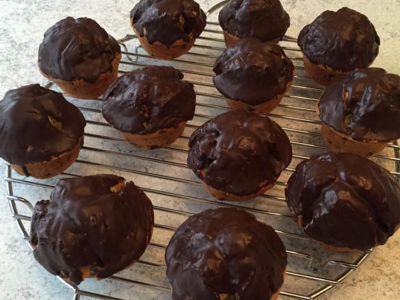 Muffins mit Heidelbeerfüllung & Schokoladenguss