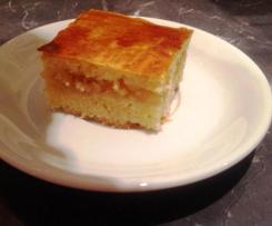 Apfelkuchen auf dem Blech