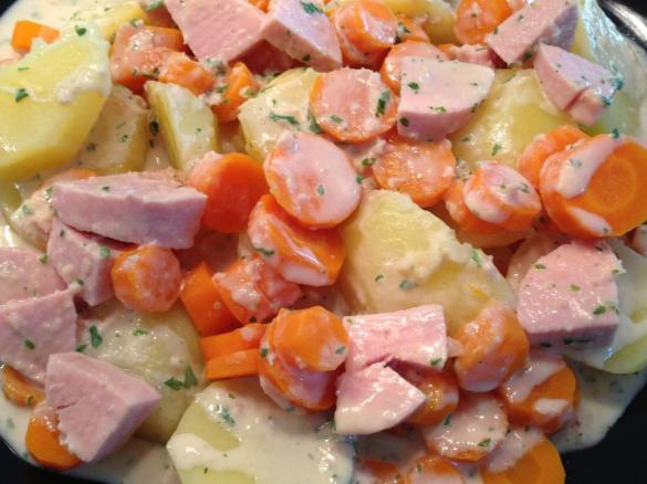 Kartoffel-Möhrengemüse mit Sahnesauce