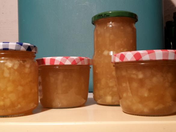 Apfel-Birne-Fruchtgenuss mit Sternanis und Amaretto(Marmelade)