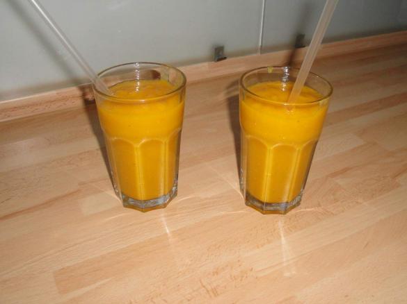 Mango-Bananen-Orangen-Birnensmoothie